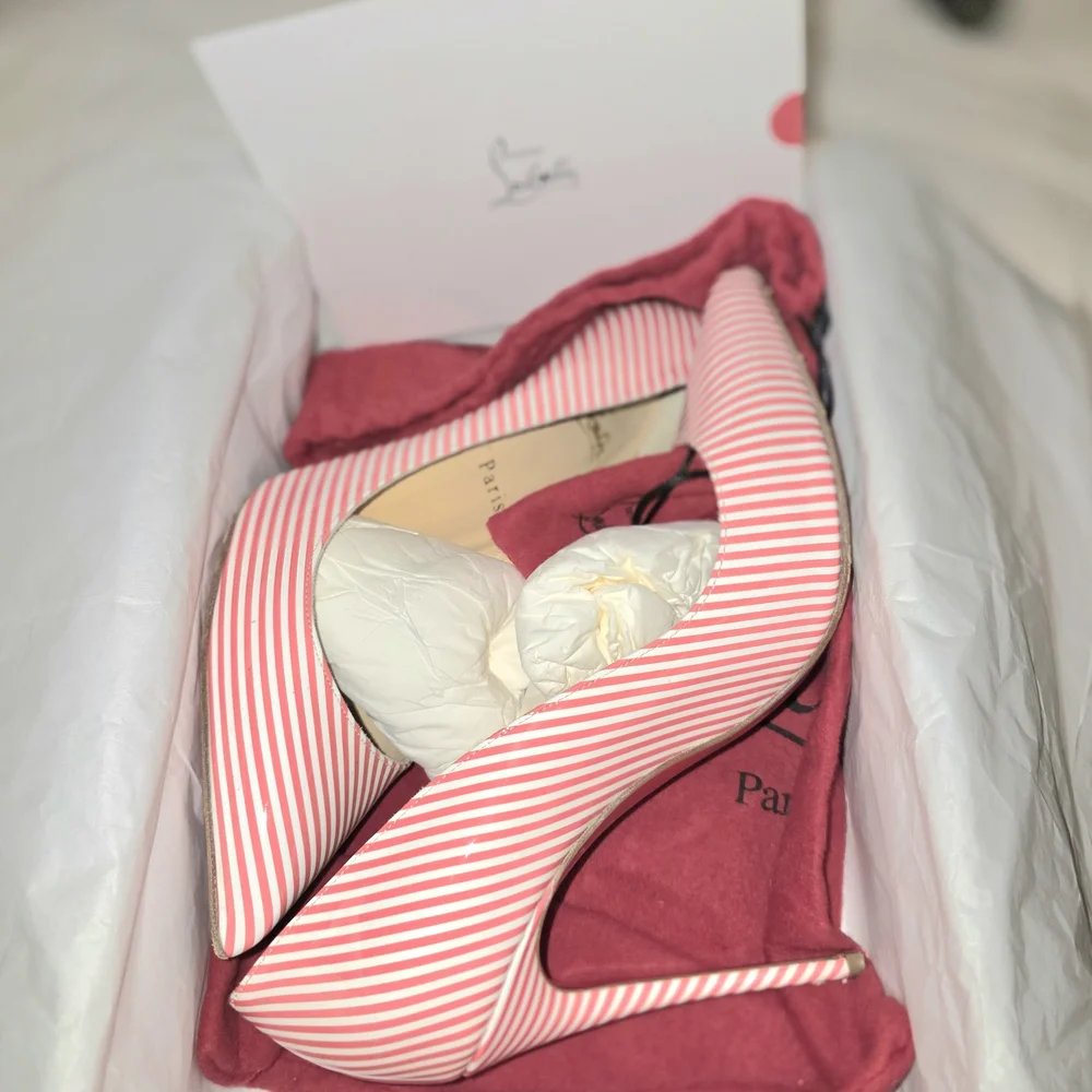 Christian Louboutin - Picture 7 of 10